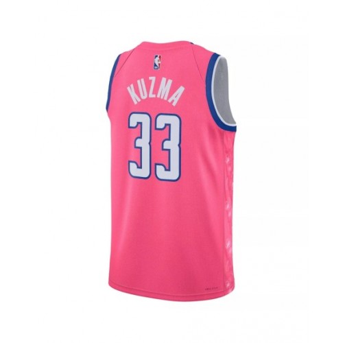 Camiseta Nike rosa Swingman Kyle Kuzma #33 de los Washington Wizards 2022/23 para hombre - Edición City