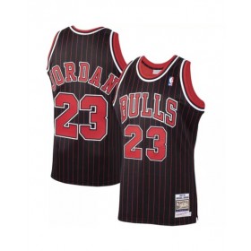 Camiseta de hombre Michael Jordan #23 de los Chicago Bulls Mitchell & Ness Hardwood Classics negra 1995-96