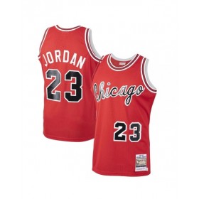 Camiseta auténtica de visitante de 1984 de Michael Jordan #23 de los Chicago Bulls de Mitchell & Ness en rojo