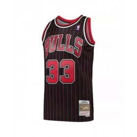 Camiseta de hombre Scottie Pippen #33 de los Chicago Bulls de Mitchell & Ness Hardwood Classics 95-96 Swingman negra