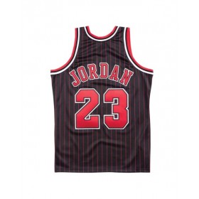 Camiseta retro de la NBA de Michael Jordan #23 de los Chicago Bulls de Mitchell & Ness, color negro, 1996/97, Swingman