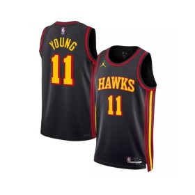 Camiseta Swingman de la edición Statement 2022/23 de Trae Young #11 de los Atlanta Hawks para hombre de Jordan Brand, color negro