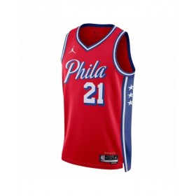 Camiseta de hombre Jordan Brand de Joel Embiid de los Philadelphia 76ers en color rojo 2022/23 Swingman - Edición Statement