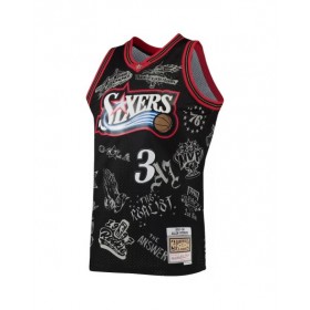 Camiseta de hombre de los Philadelphia 76ers Allen Iverson #3 M&N negra 1997-98 Hardwood Classics con tatuajes Swingman