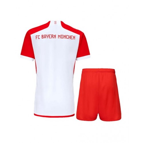 Kit de camiseta de local del Bayern Munich 2023/24