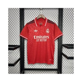 Camiseta roja del Real Madrid 2024/25