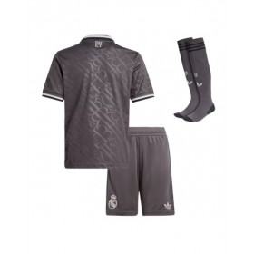 Kit de camiseta de fútbol de visitante del Real Madrid 2024/25 para niños (camiseta + pantalón corto + calcetines)