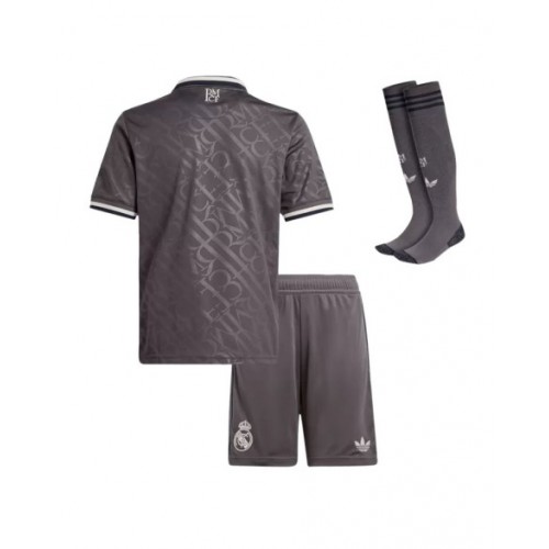 Kit de camiseta de fútbol de visitante del Real Madrid 2024/25 para niños (camiseta + pantalón corto + calcetines)