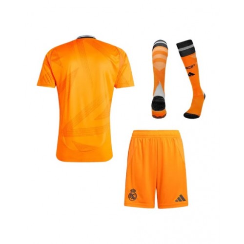 Kit de camiseta visitante del Real Madrid 2024/25 (camiseta + pantalón corto + medias)