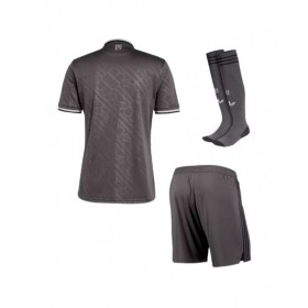 Kit de camiseta de fútbol de visitante del Real Madrid 2024/25 (camiseta + pantalón corto + medias