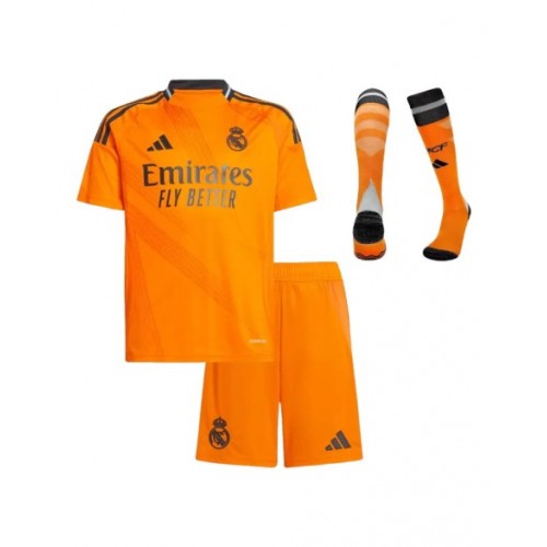 Kit de camiseta visitante del Real Madrid 2024/25 para niños (camiseta + pantalón corto + calcetines)