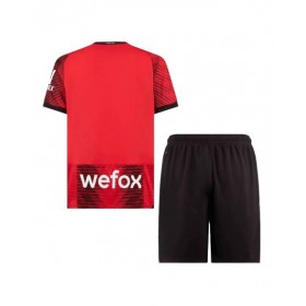 Kit de camiseta de local del AC Milan 202324