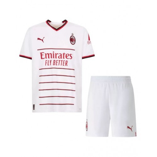 Kit de camiseta de visitante del AC Milan 2022/23