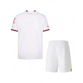 Kit de camiseta de visitante del AC Milan 2022/23