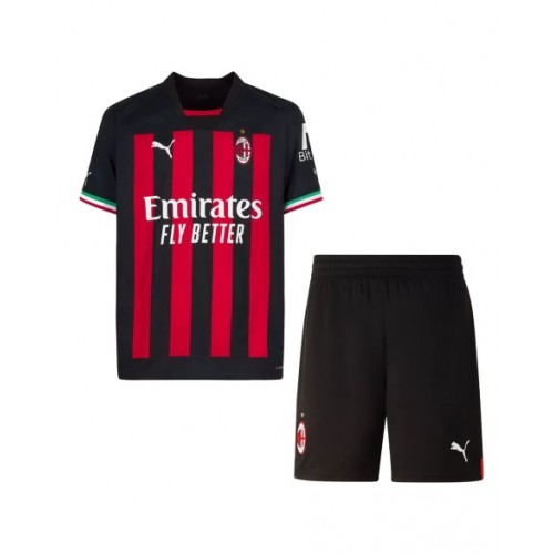 Kit de camiseta de local del AC Milan 2022/23