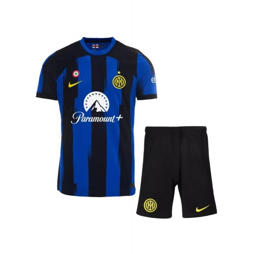 Kit de camiseta de local del Inter de Milán 2023/24