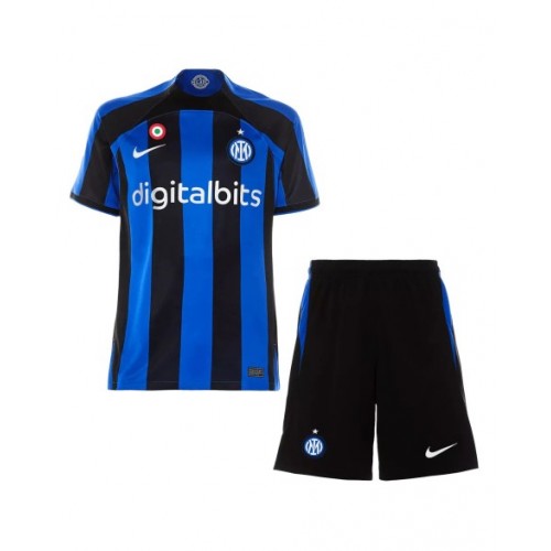 Kit de camiseta de local del Inter de Milán 2022/23