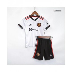 Kit de camiseta juvenil de visitante del Manchester United 2022/23