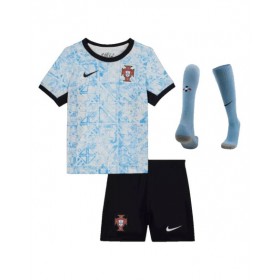 Kit de camiseta visitante de Portugal para la Eurocopa 2024 para niños (camiseta, pantalones cortos y calcetines)