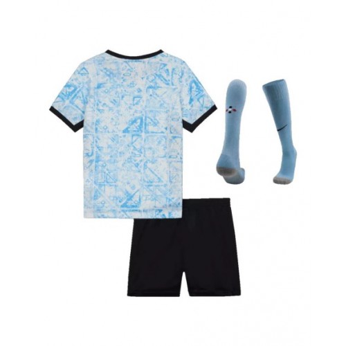 Kit de camiseta visitante de Portugal para la Eurocopa 2024 para niños (camiseta, pantalones cortos y calcetines)